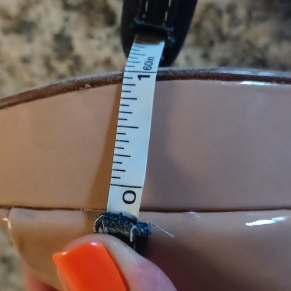 Beige Stuart Weitzman shoe - Picture 10 of 10